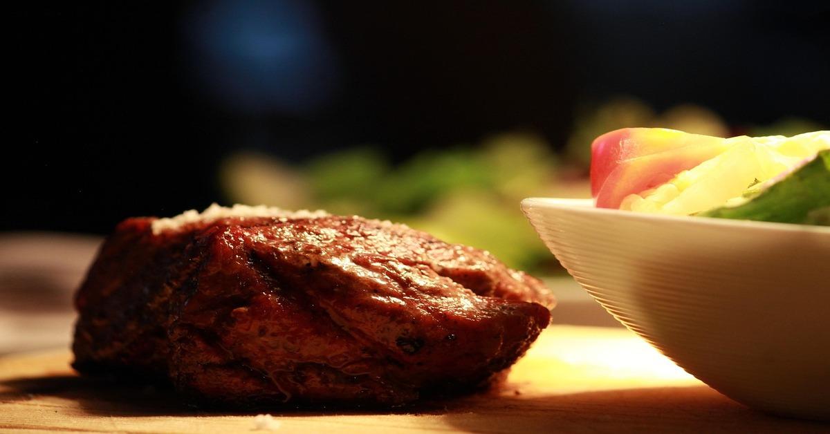Kangaroo Fillet Steaks with Red Wine Sauce: An Aussie Classic with a Gourmet Twist